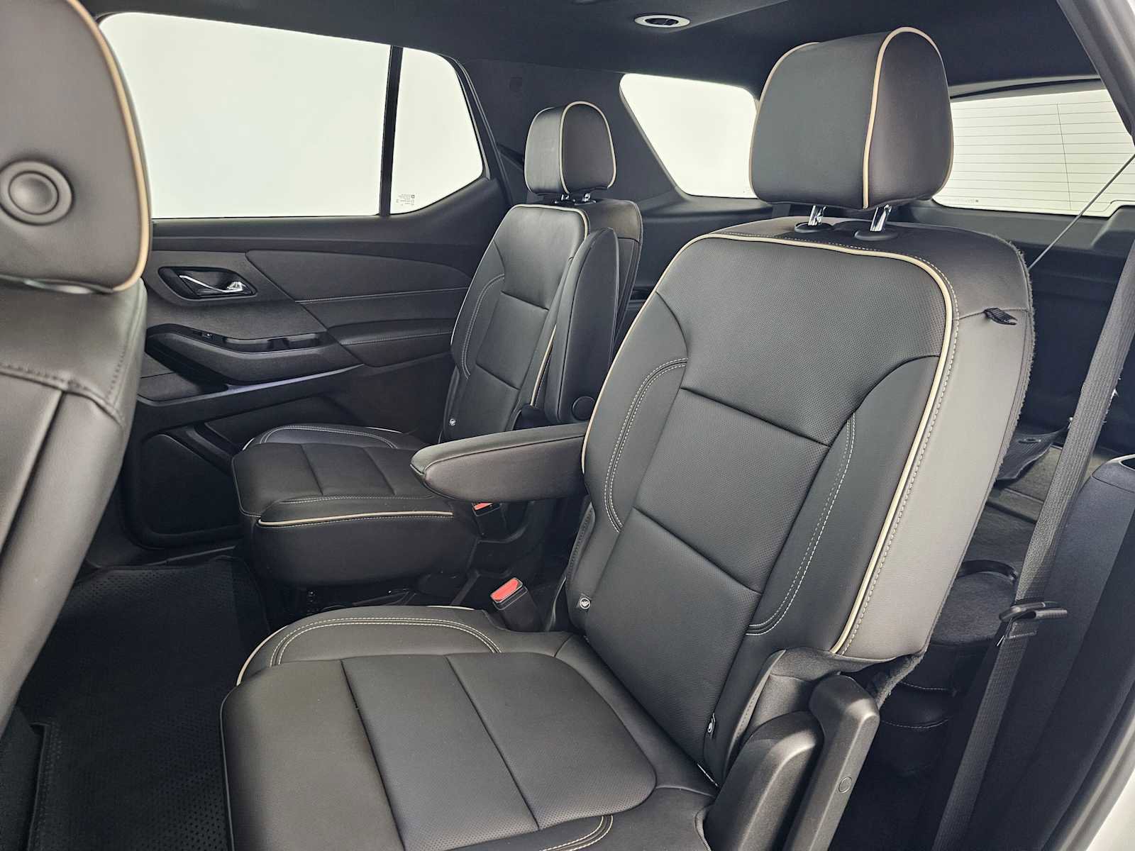 Used 2023 Chevrolet Traverse Premier image 19