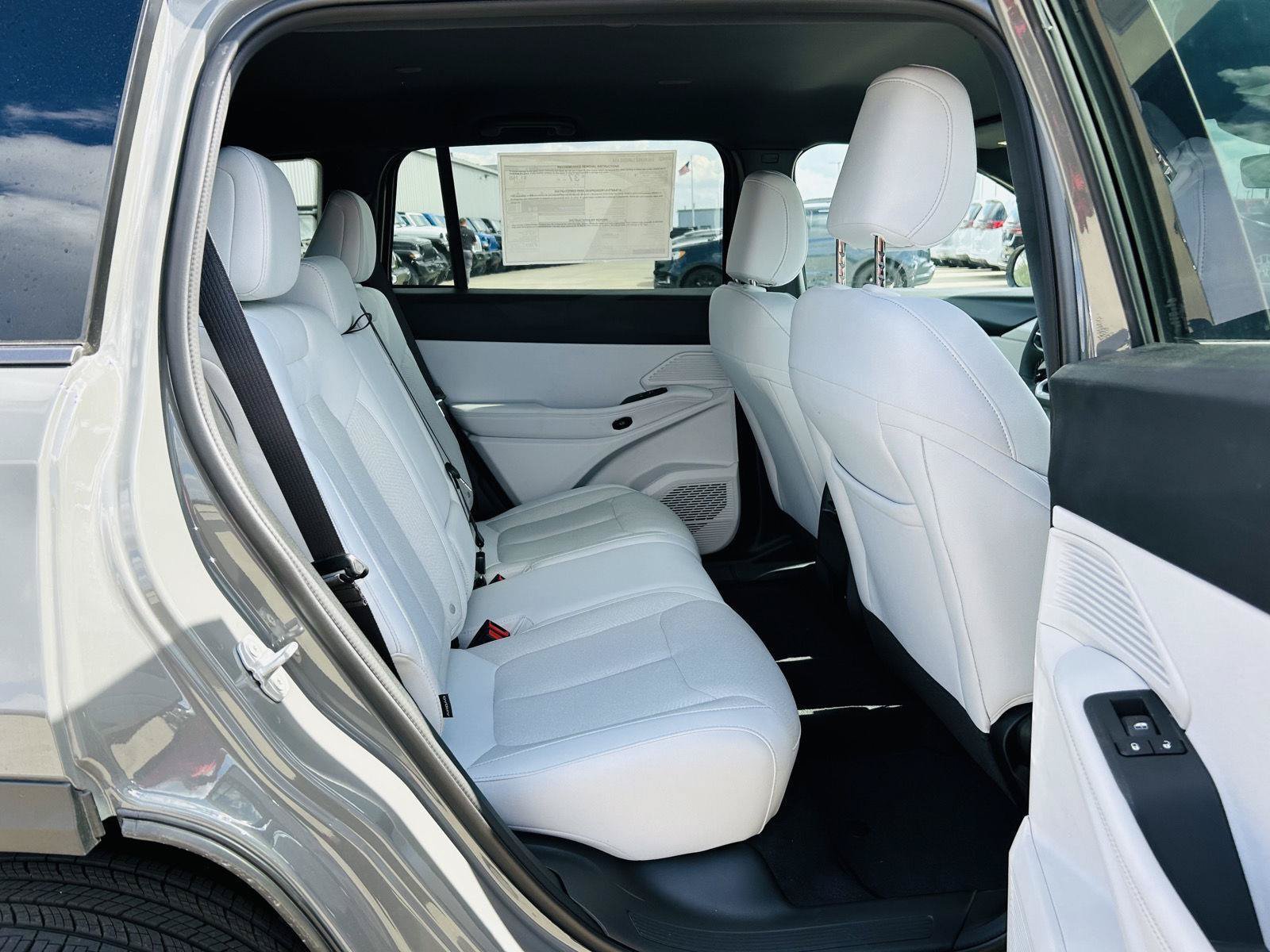 New 2026 Jeep Cherokee Laredo AWD/4WD image 27