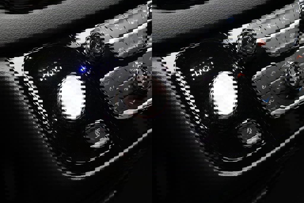 Used 2025 Chrysler Pacifica Select image 24