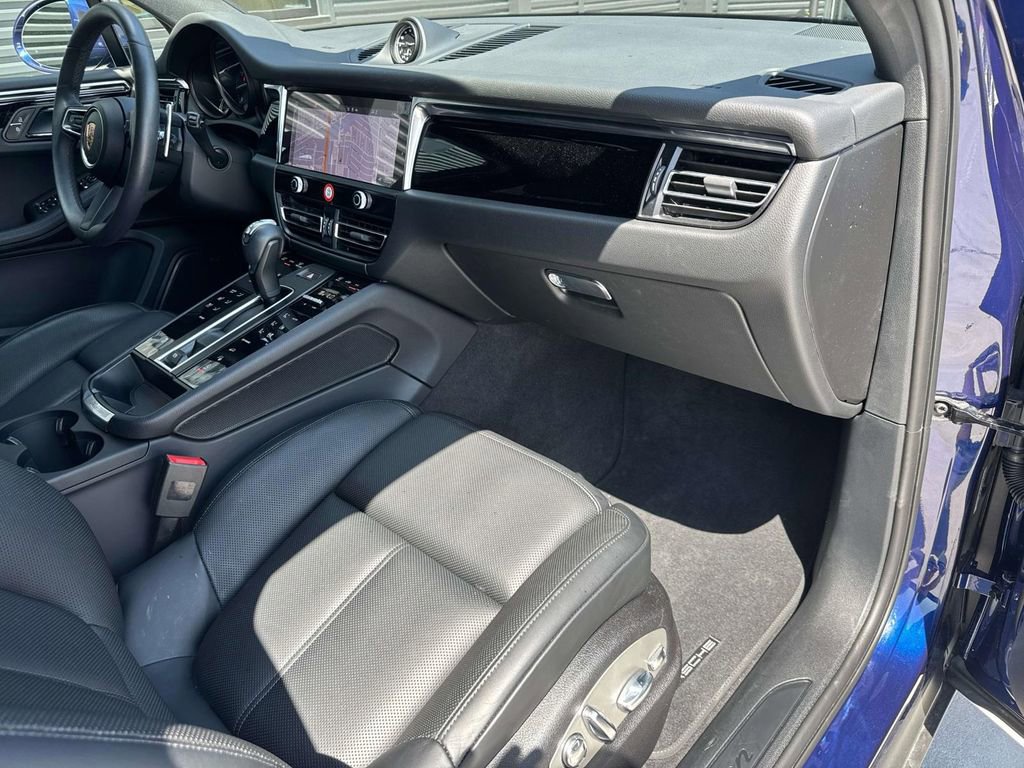 Certified 2025 Porsche Macan image 18