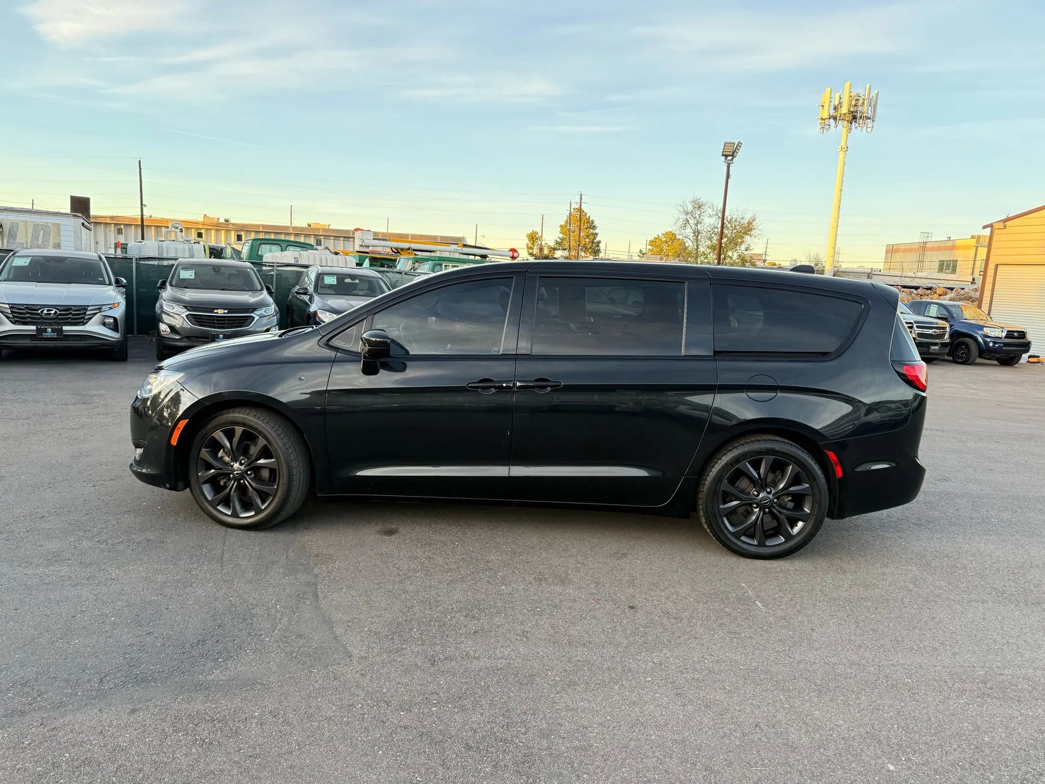 Used 2018 Chrysler Pacifica Touring Plus w/ S Appearance Package image 3