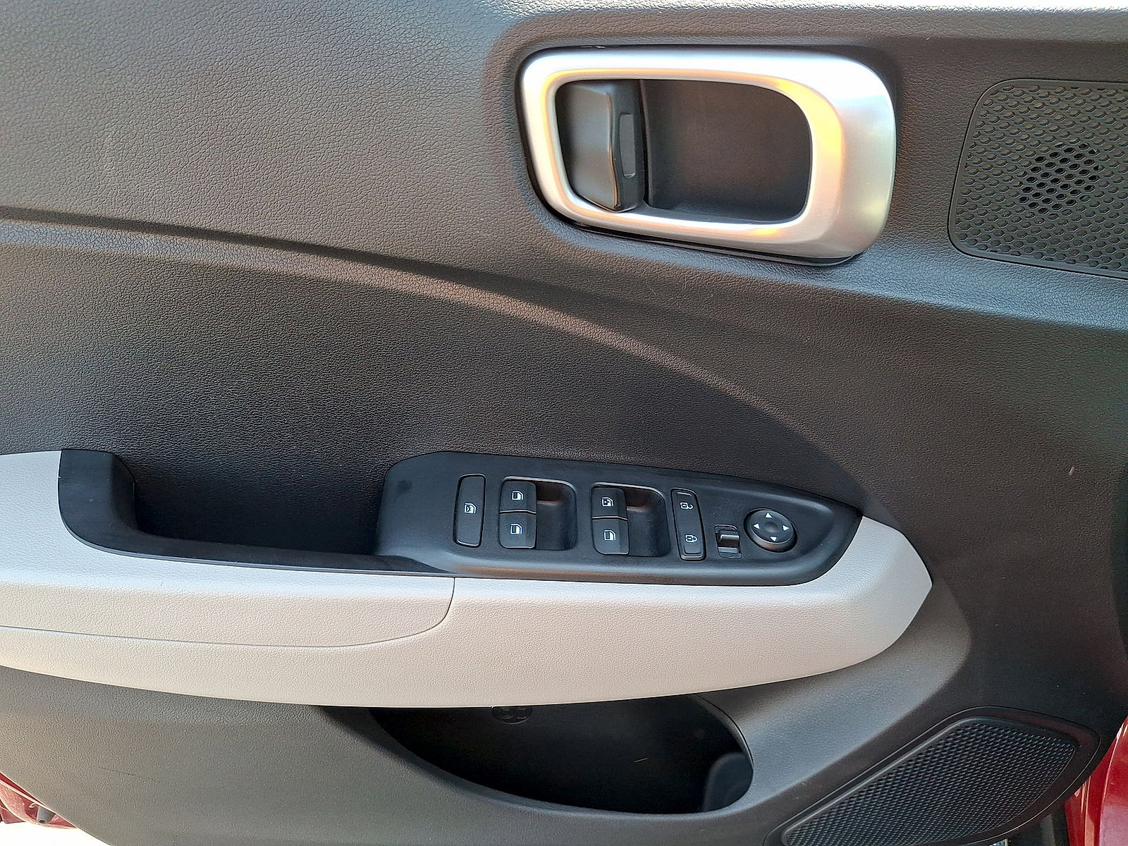 Used 2024 Hyundai Venue SEL FWD image 10
