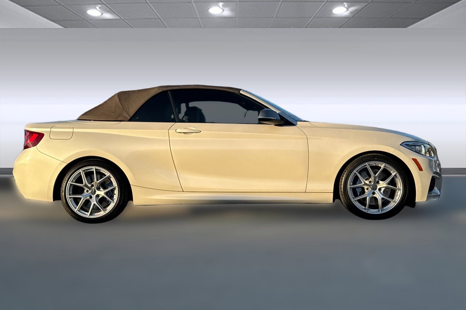 Used 2016 BMW M235i xDrive Convertible image 7