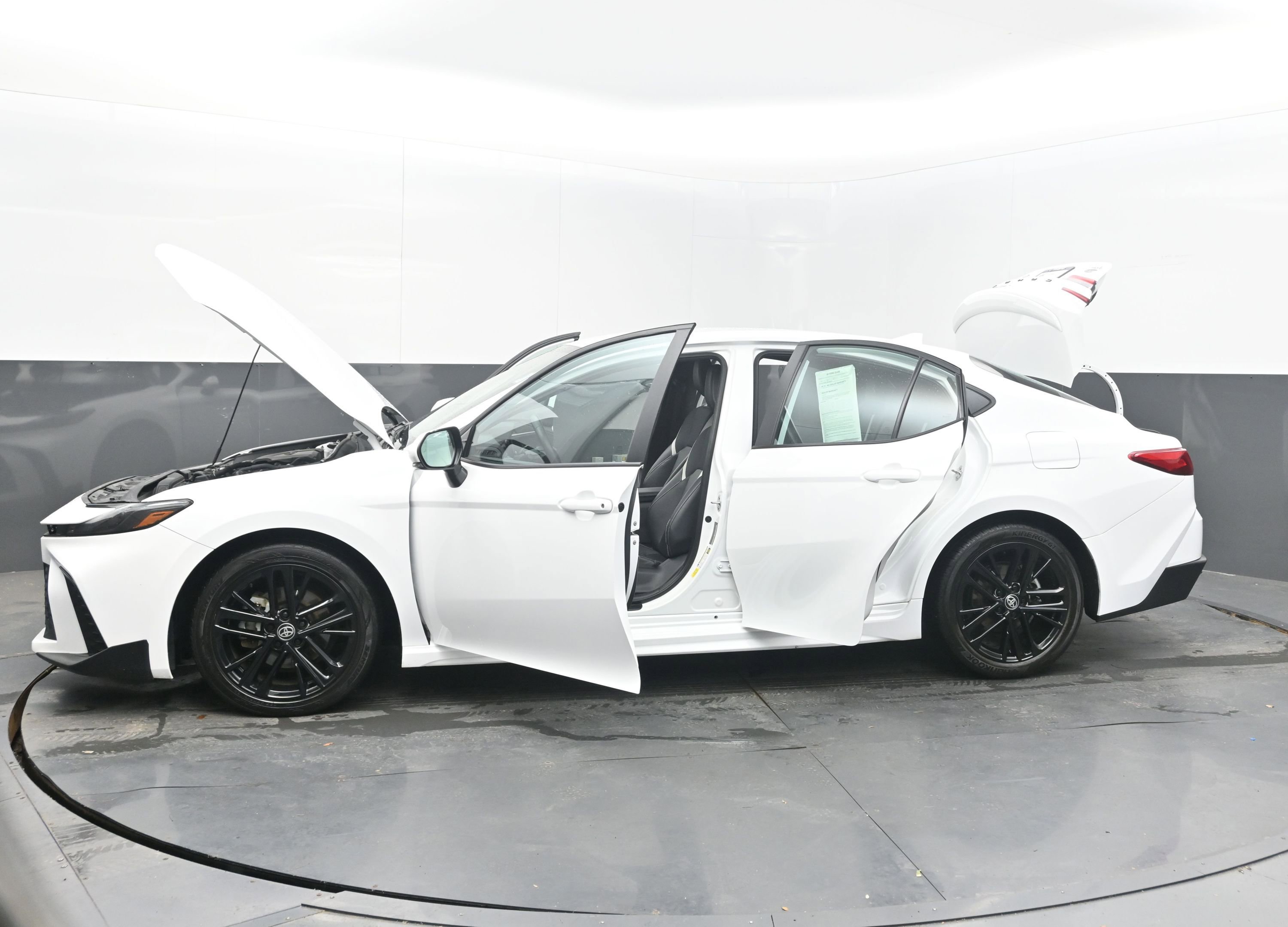 Used 2025 Toyota Camry SE FWD image 41
