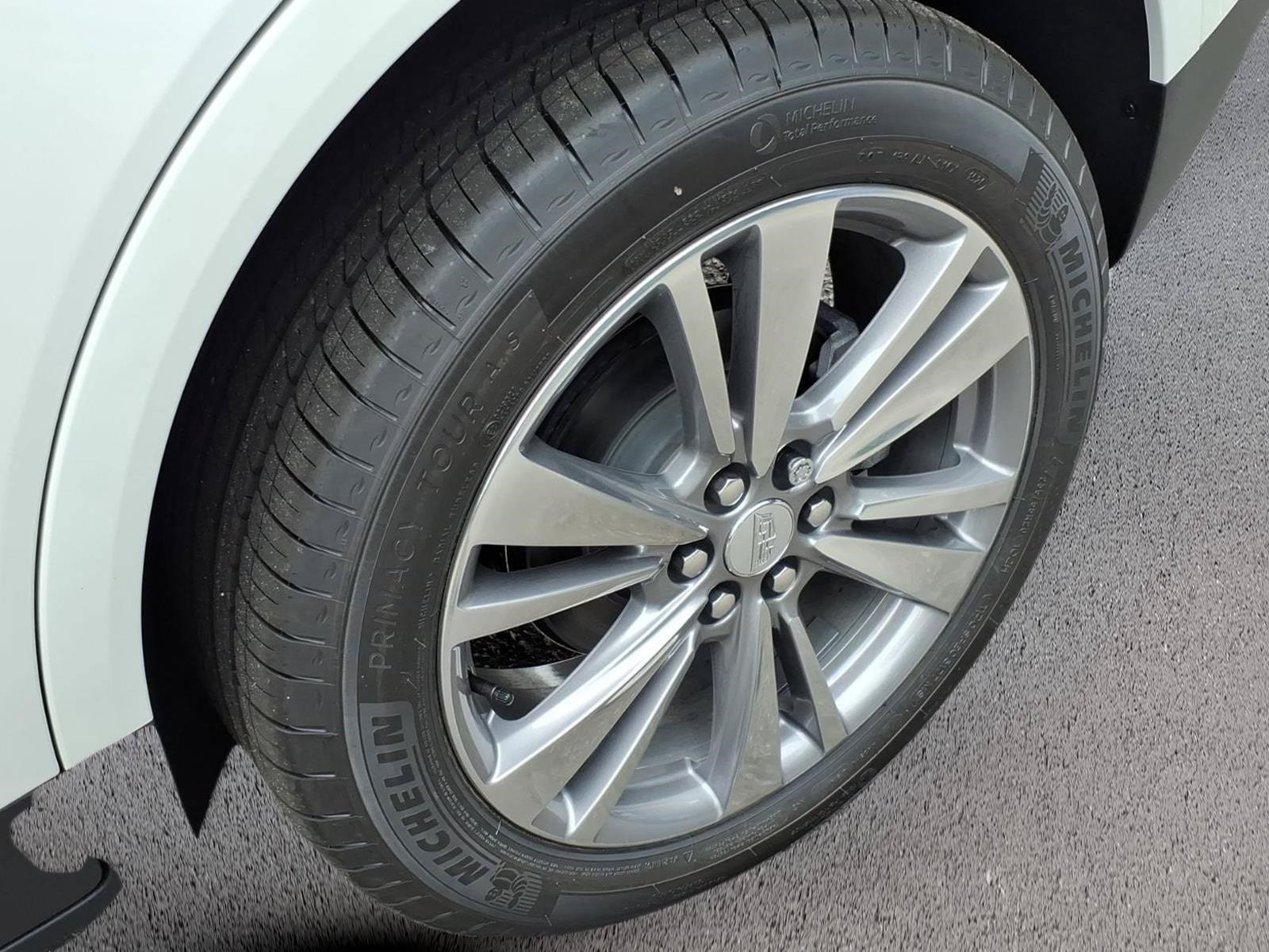 New 2026 Cadillac XT5 Premium Luxury w/ Driver Assist Package AWD/4WD image 9