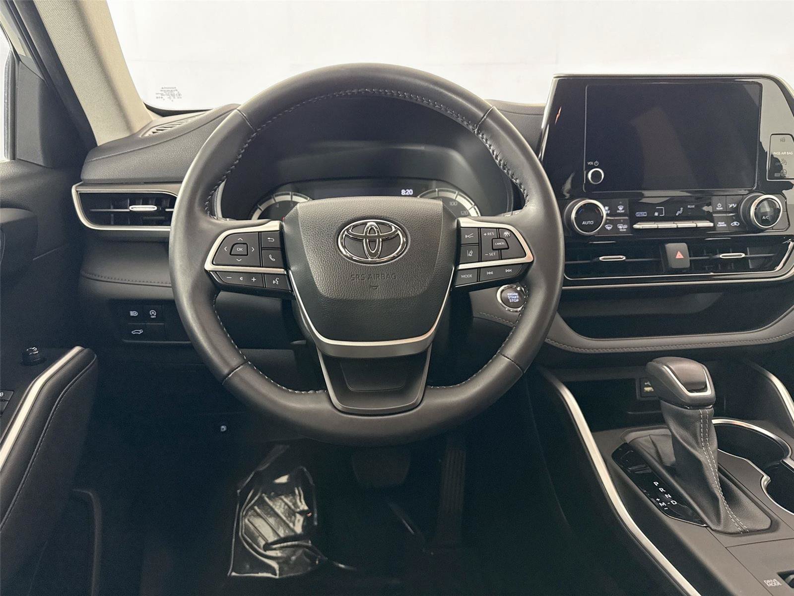 Used 2023 Toyota Highlander LE FWD image 28