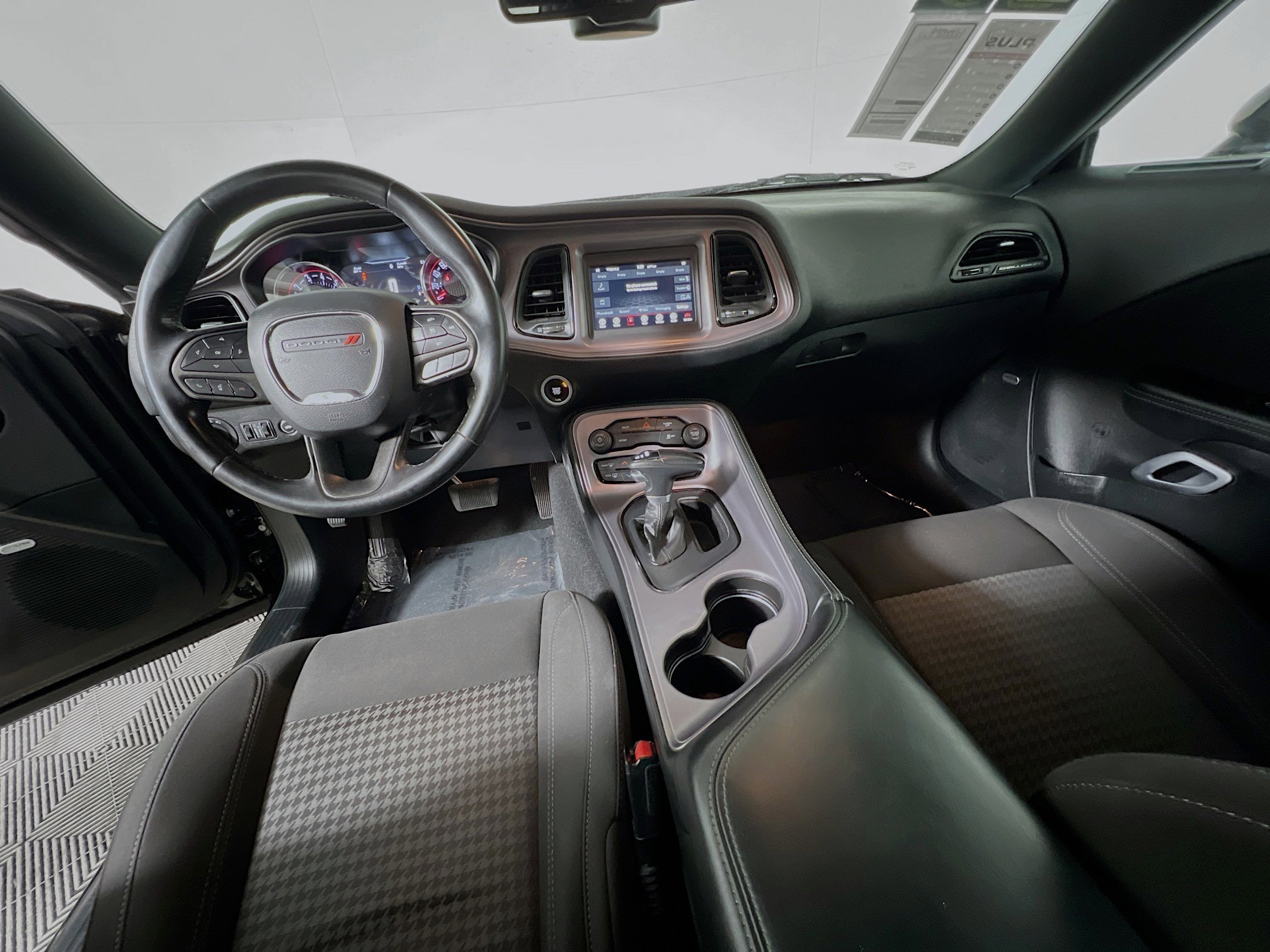 Used 2023 Dodge Challenger SXT image 30