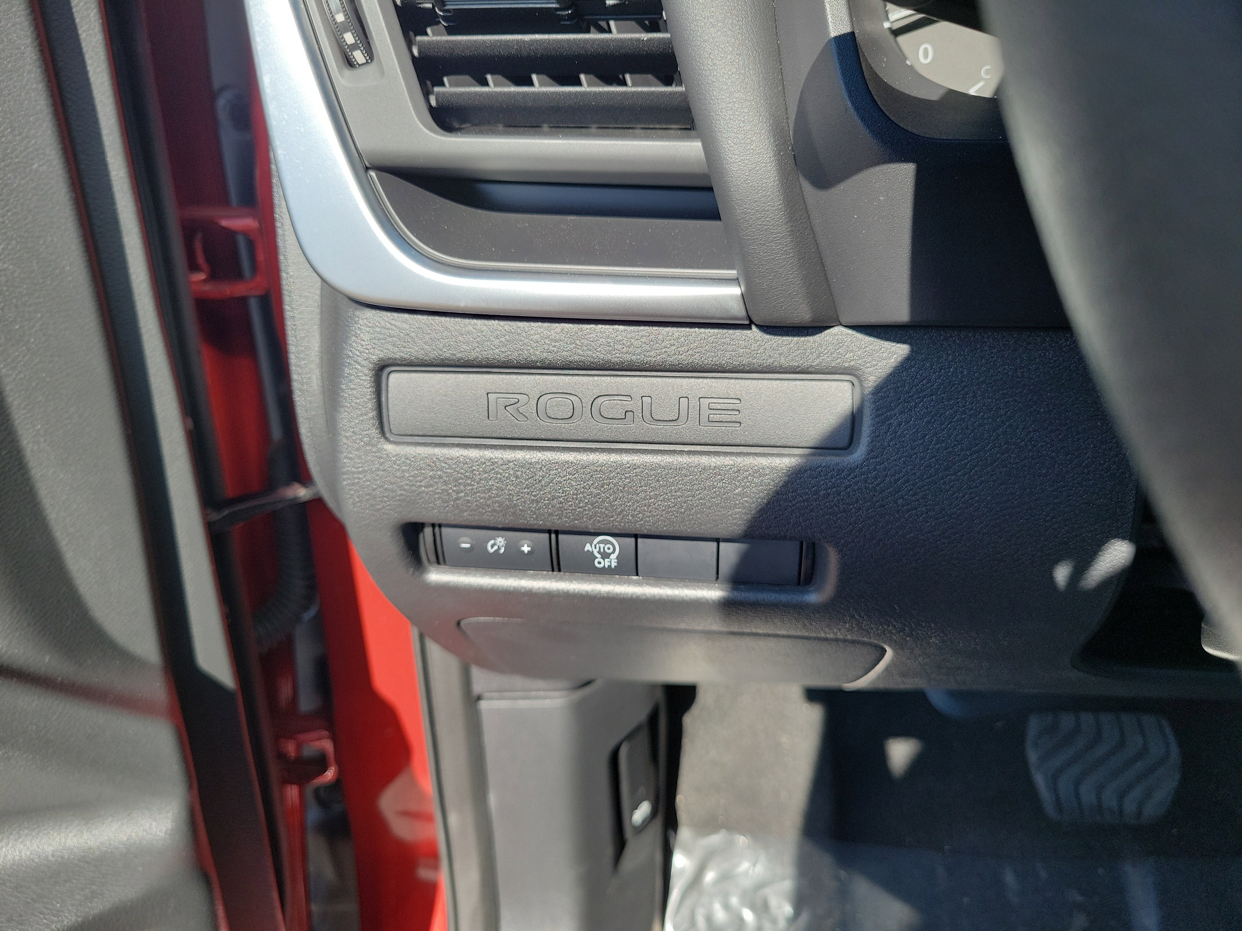 Certified 2025 Nissan Rogue S image 31