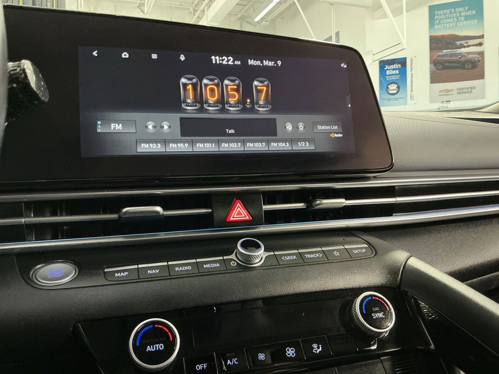 Used 2023 Hyundai Elantra Limited image 26