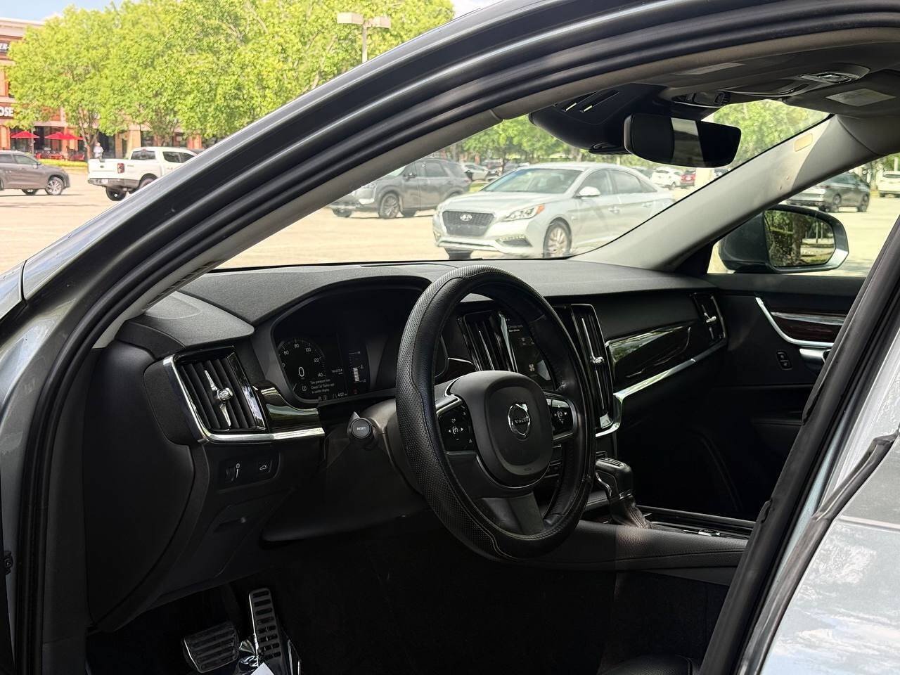 Used 2018 Volvo S90 T5 Momentum FWD image 12