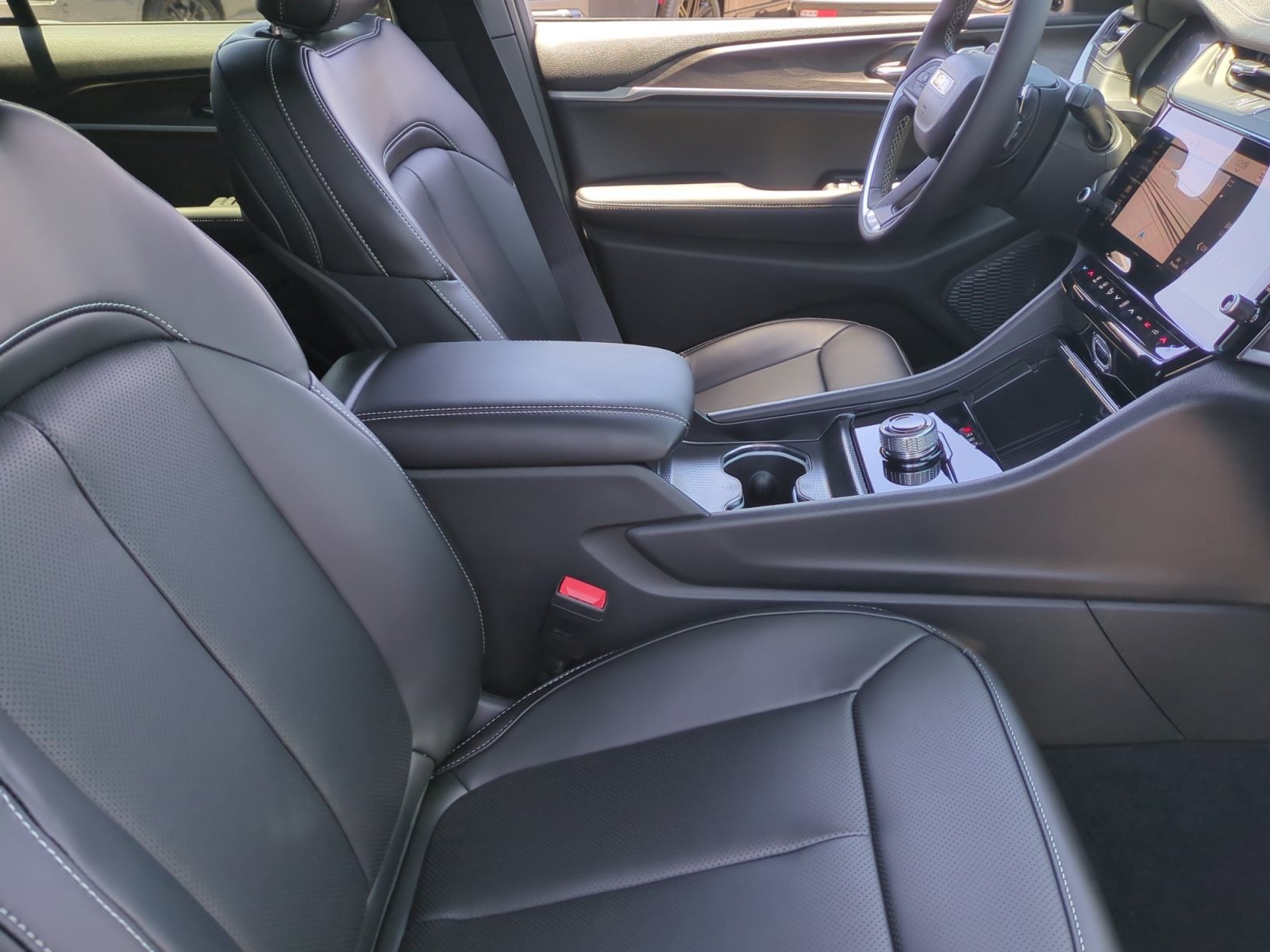 New 2026 Jeep Grand Cherokee Limited w/ Luxury Tech Group II RWD image 19