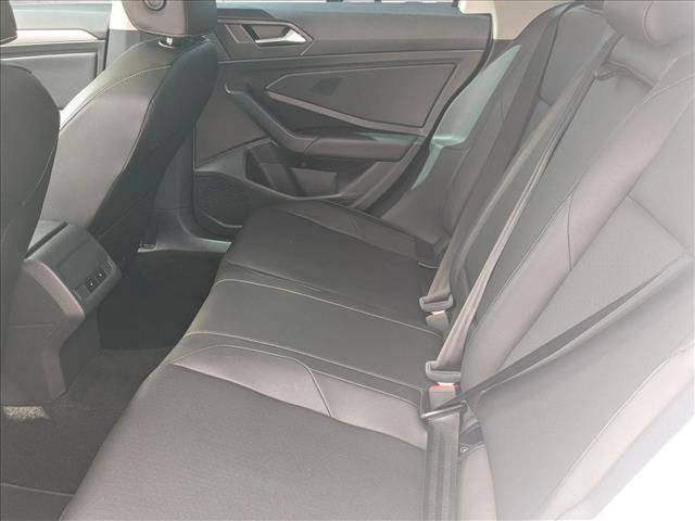 Used 2019 Volkswagen Jetta SE w/ Cold Weather Package image 18