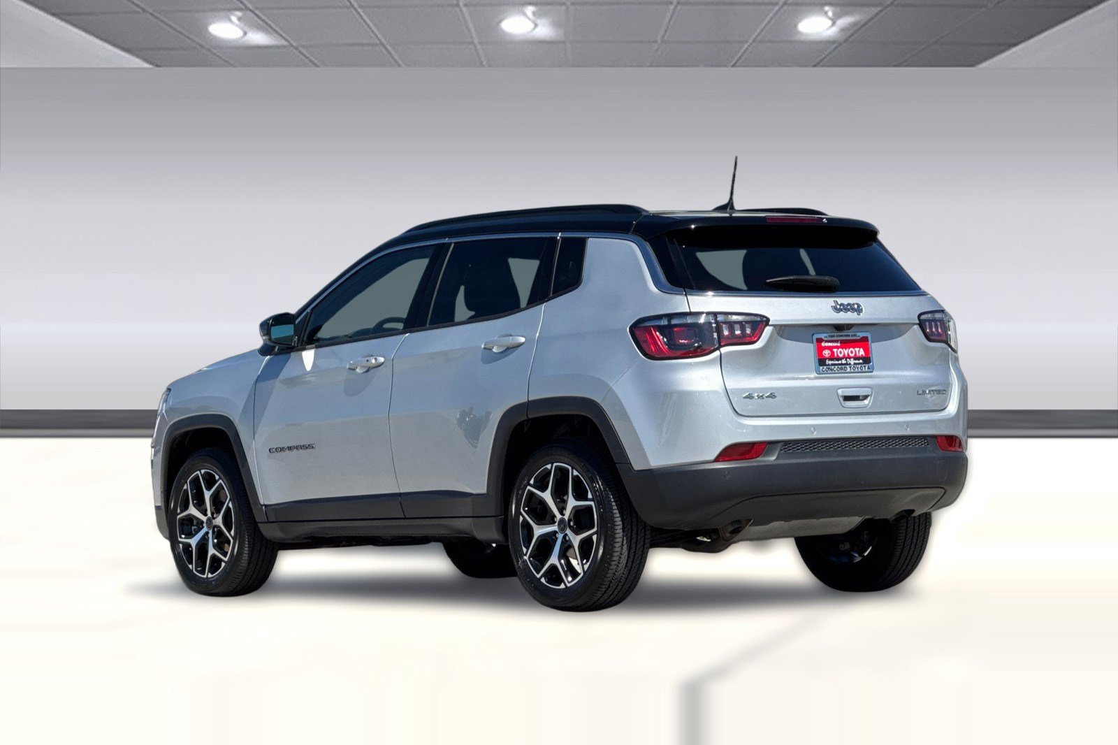 Used 2025 Jeep Compass Limited image 7