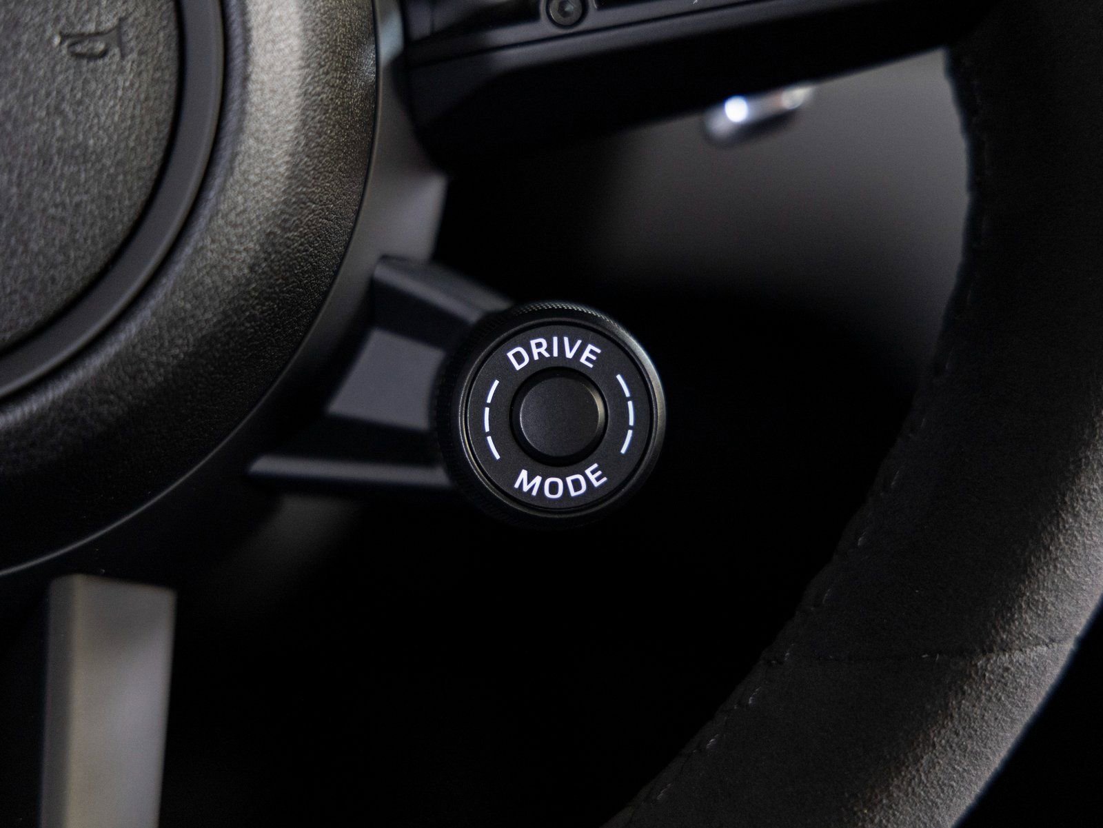 New 2025 Porsche Macan Turbo image 15