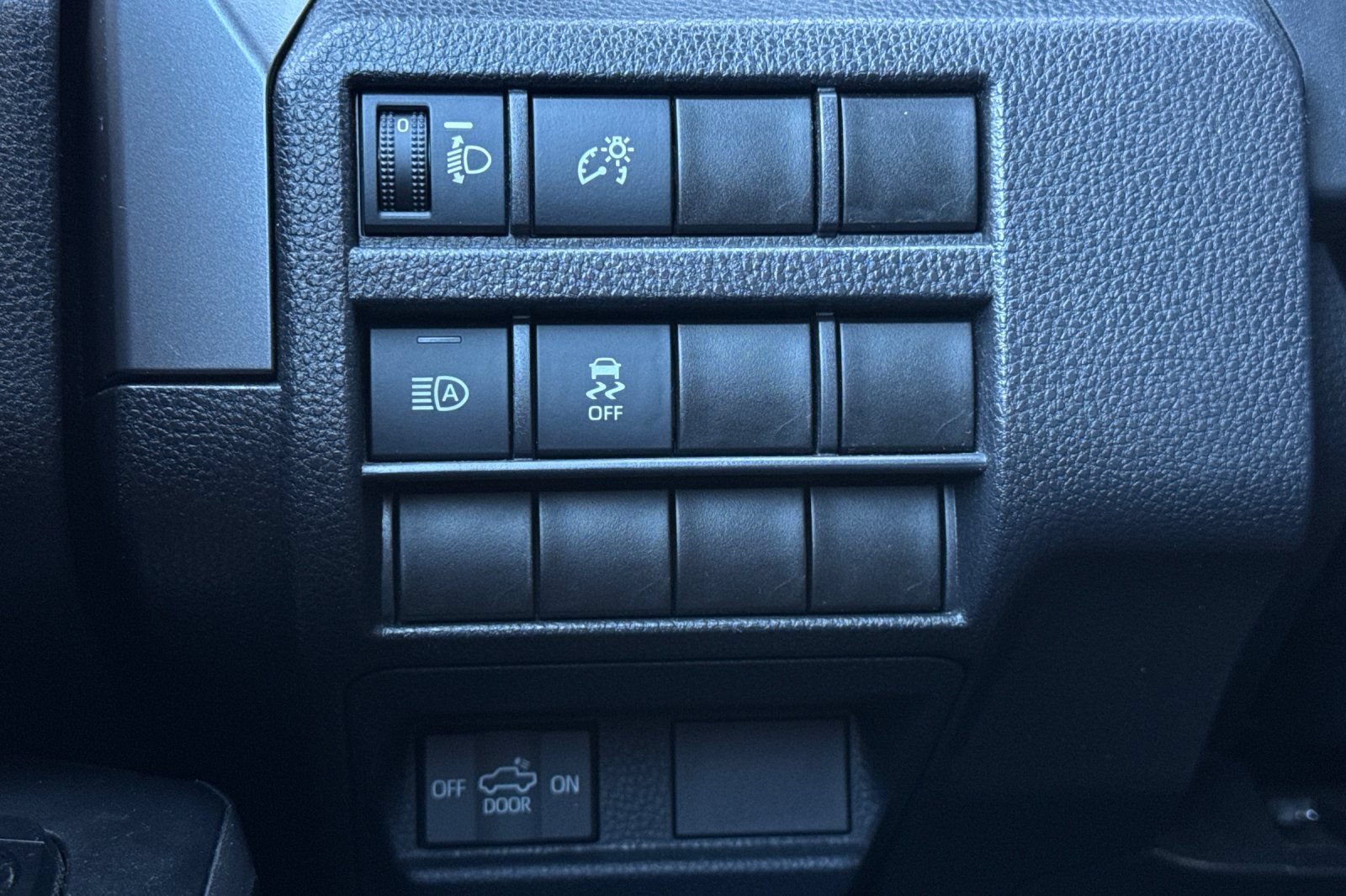 Used 2024 Toyota Tacoma SR5 AWD/4WD image 28