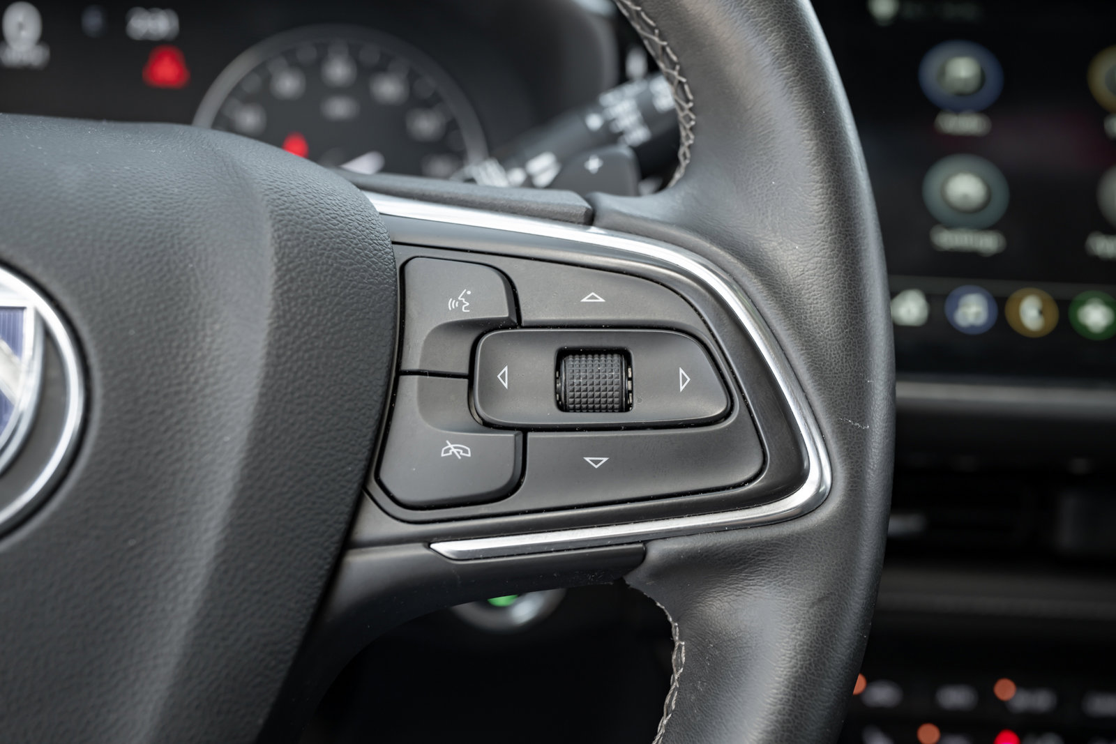 Used 2023 Buick Envision Essence image 25