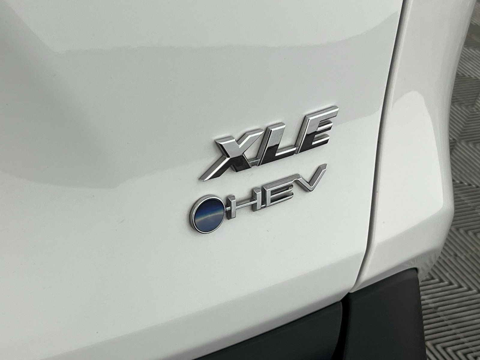 Used 2025 Toyota RAV4 XLE AWD/4WD image 28
