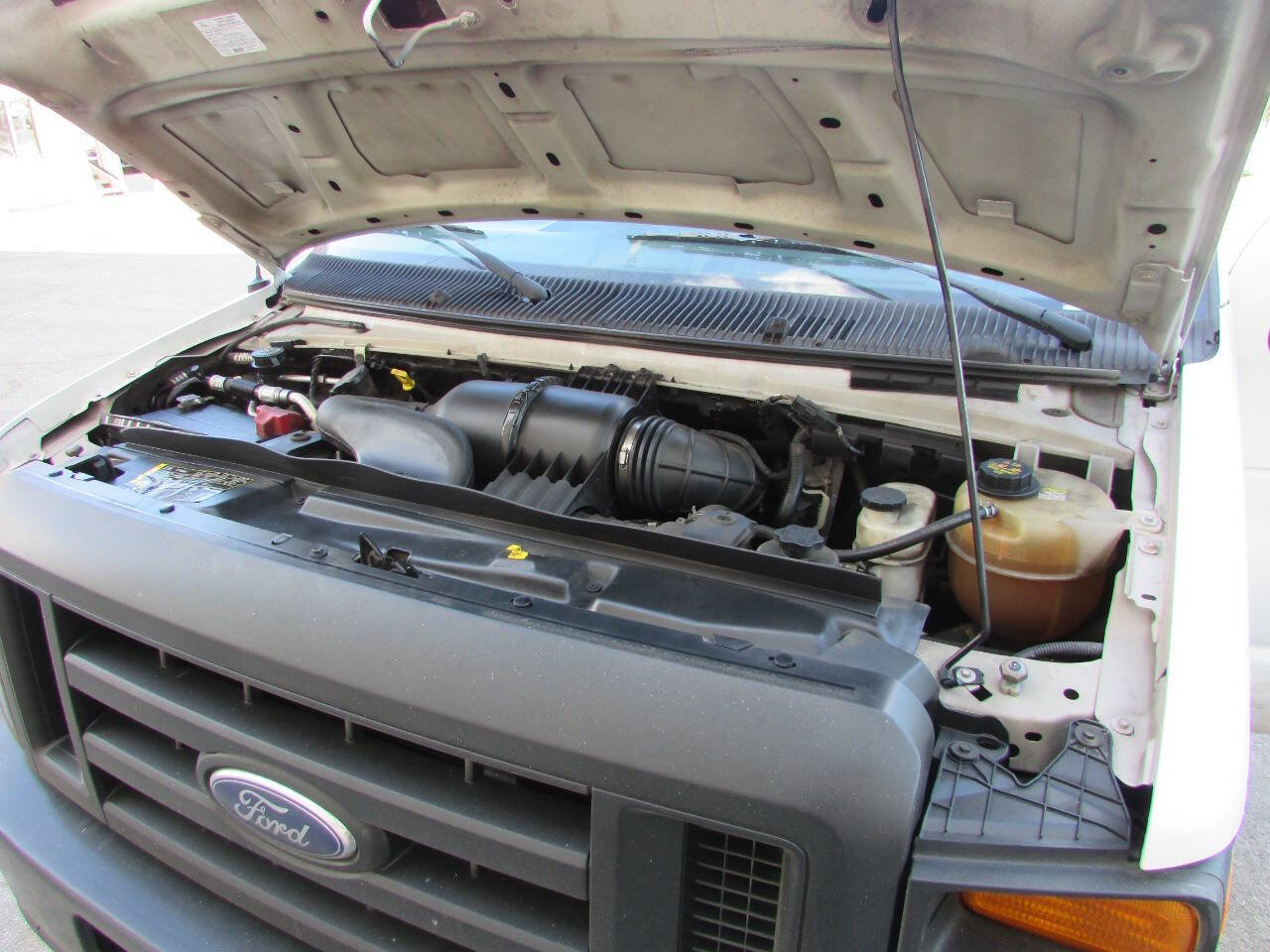 Used 2011 Ford E-150 and Econoline 150 w/ Commercial Cargo Van Pkg image 25