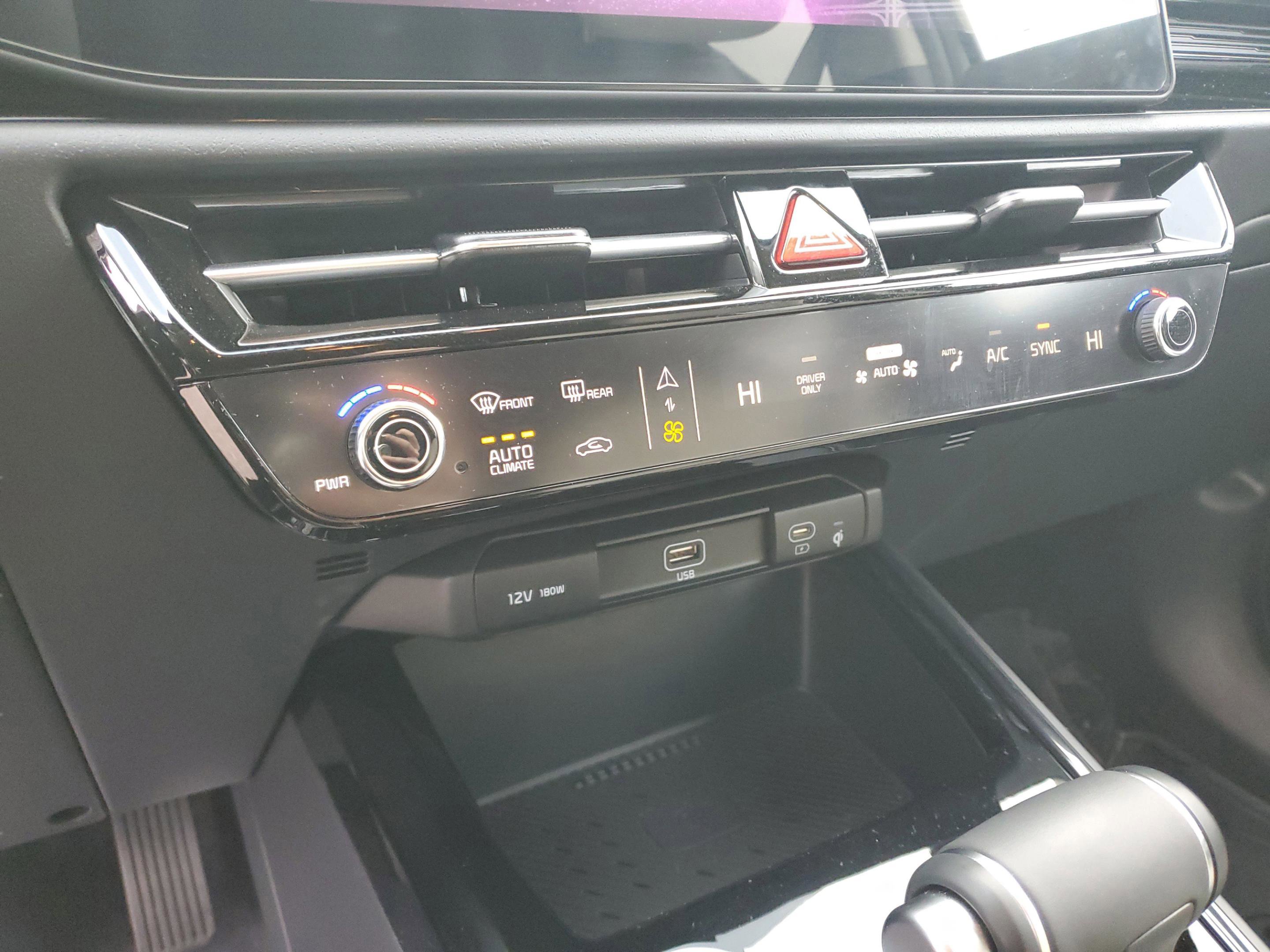 Used 2025 Kia Niro EX image 24