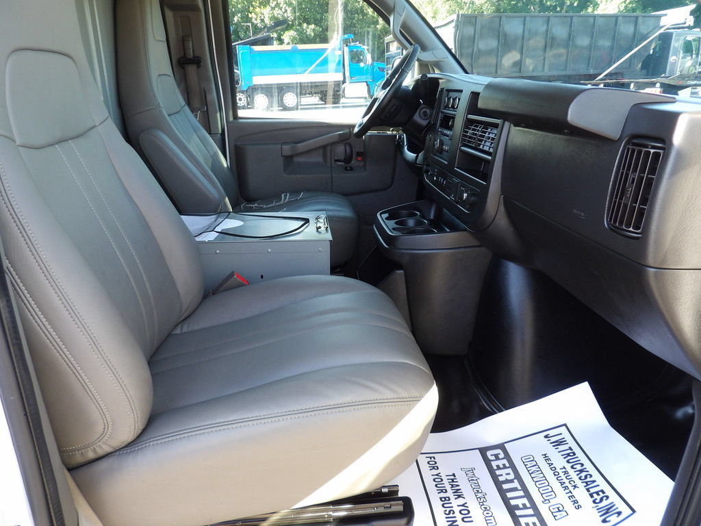 Used 2019 Chevrolet Express 3500 Extended w/ Driver Convenience Package RWD image 31