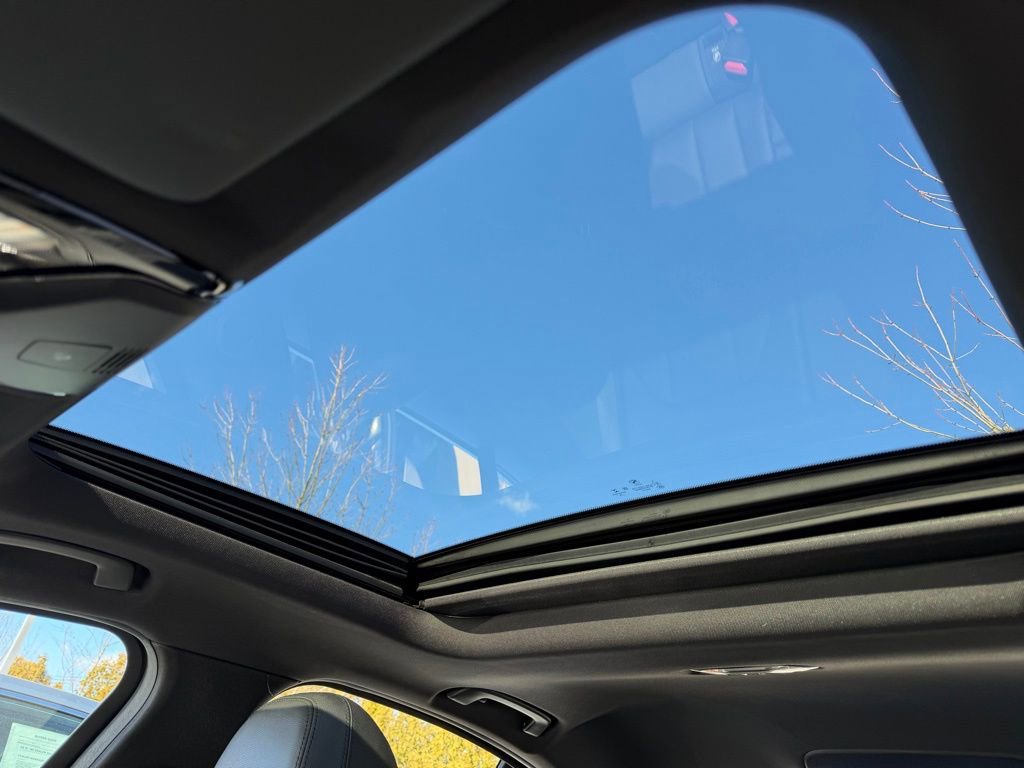 Used 2019 BMW 330i xDrive Sedan w/ Convenience Package image 25