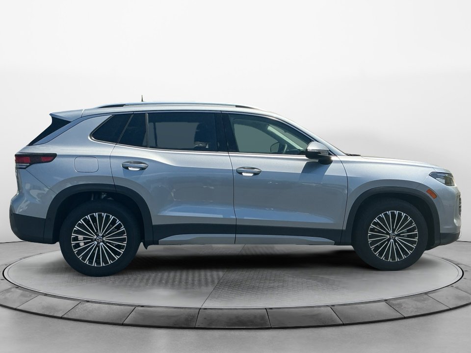 New 2026 Volkswagen Tiguan S FWD image 8