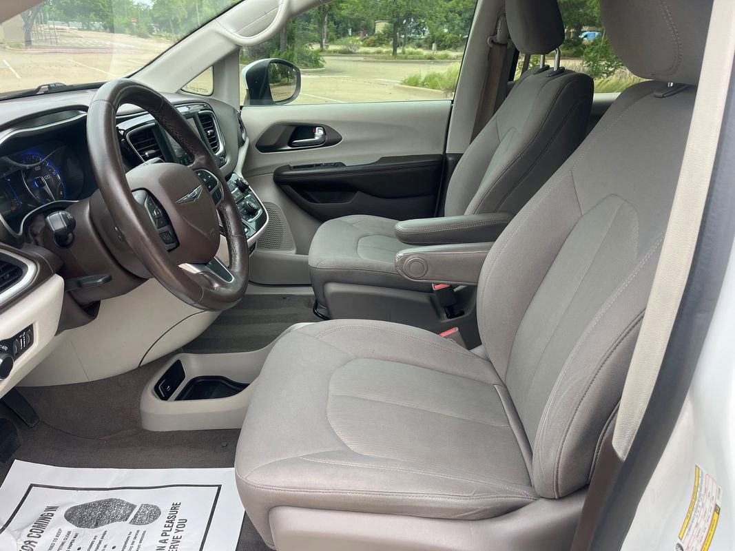 Used 2020 Chrysler Voyager LX w/ Cold Weather Group image 17