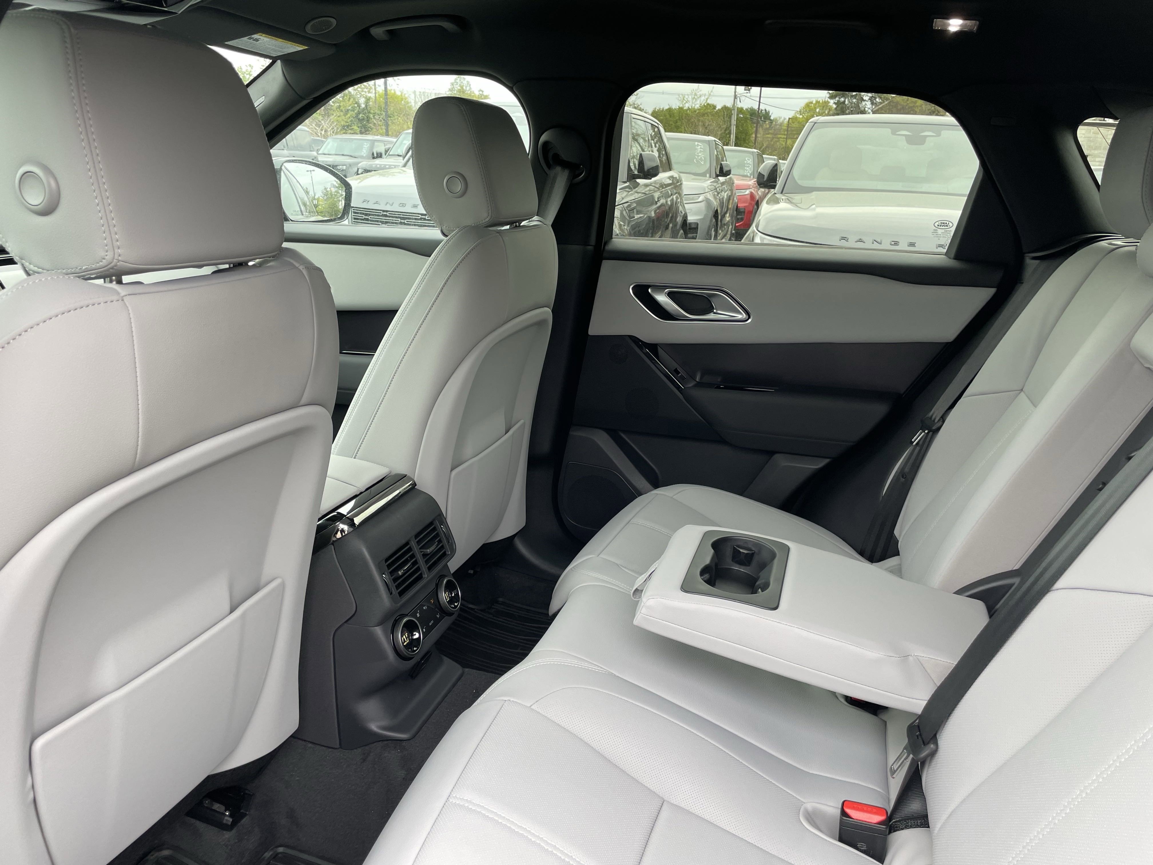 New 2026 Land Rover Range Rover Velar Dynamic SE image 30