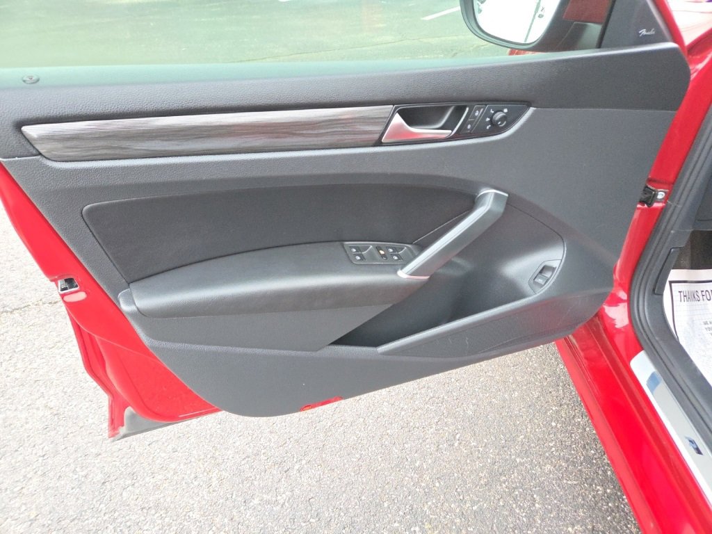 Used 2021 Volkswagen Passat 2.0T R-Line image 13