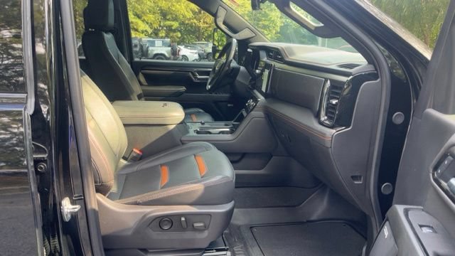 Used 2025 GMC Sierra 2500 AT4 w/ AT4 Premium Plus Package AWD/4WD image 11