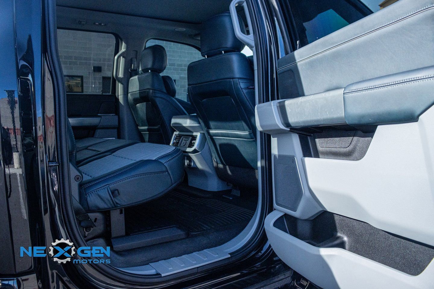 Used 2023 Ford F350 Limited w/ FX4 Off-Road Package image 31