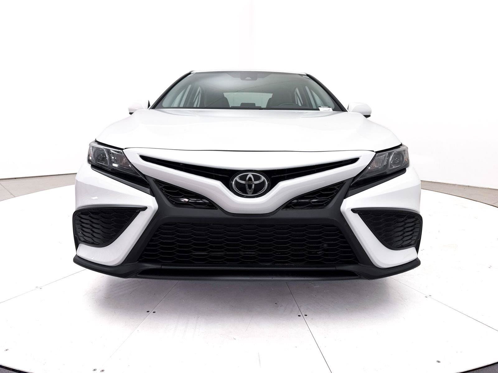 Used 2021 Toyota Camry SE FWD image 9
