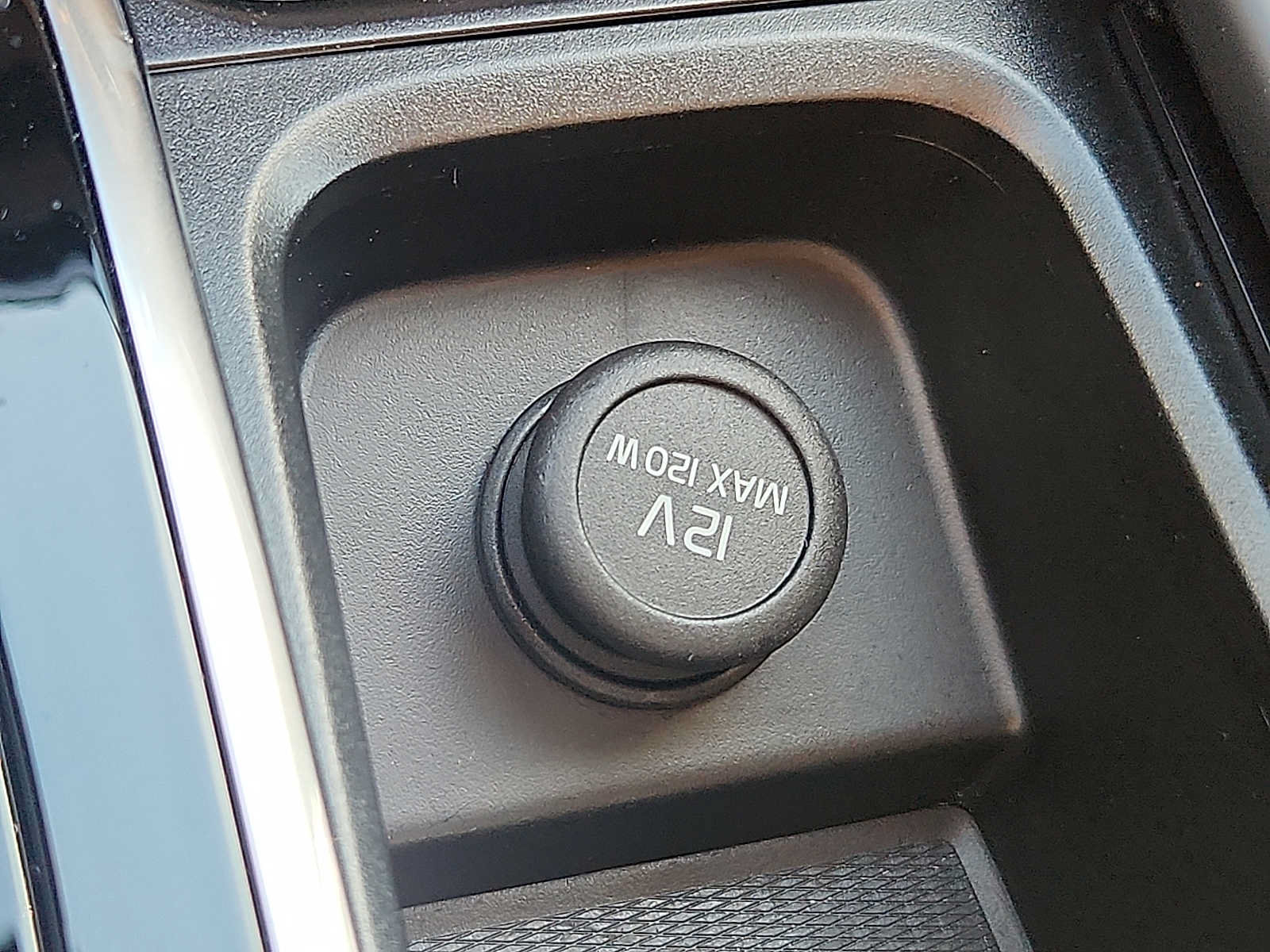 Certified 2024 Volvo XC90 B6 Plus AWD/4WD image 25