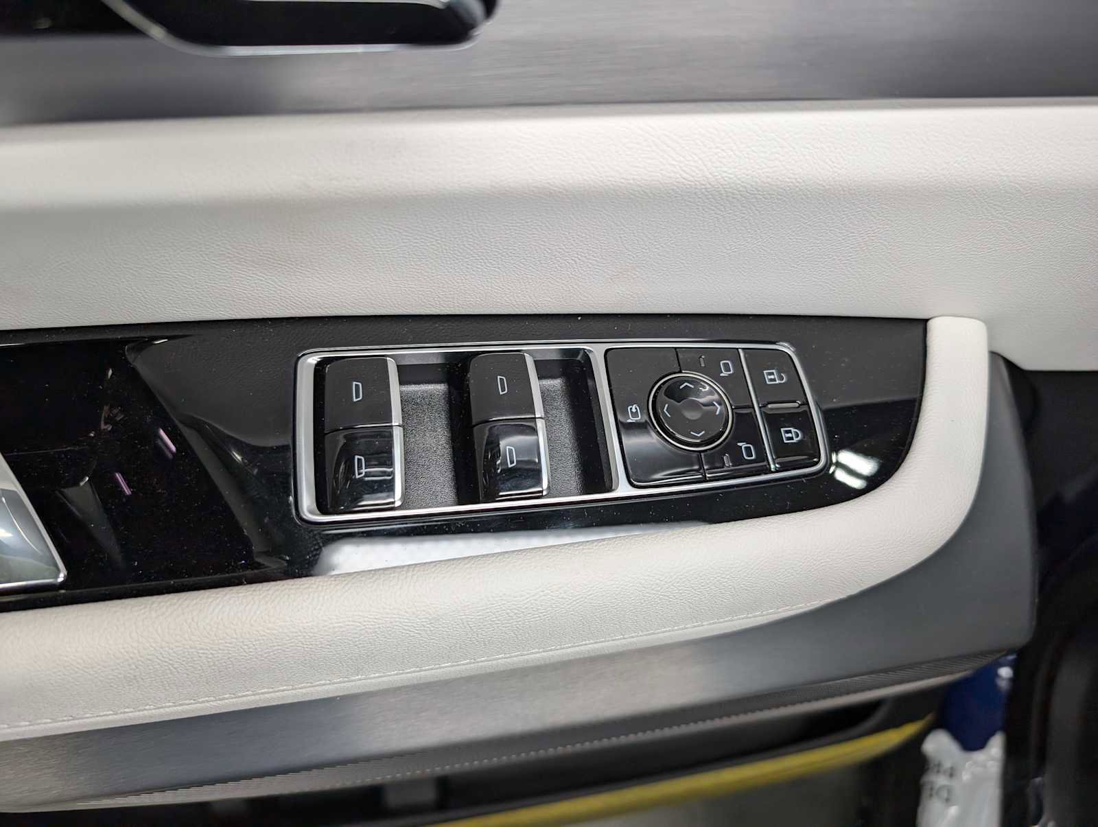 New 2026 Cadillac Vistiq Sport w/ LPO, Floor Liner Package image 34