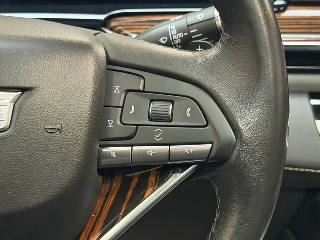 Used 2023 Cadillac Escalade Premium Luxury image 18