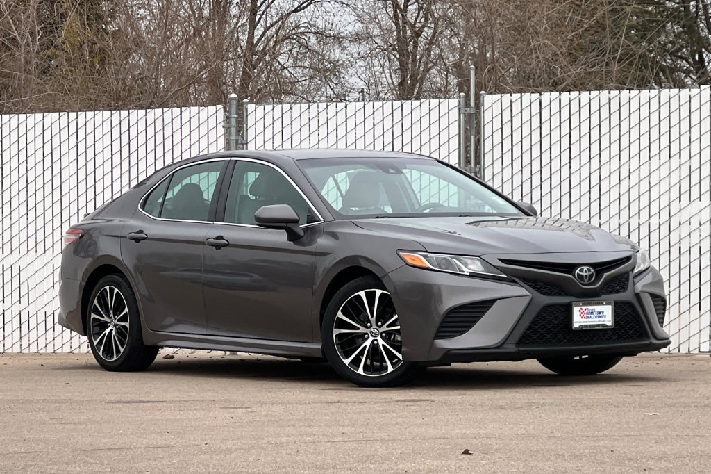 Used 2019 Toyota Camry SE image 2