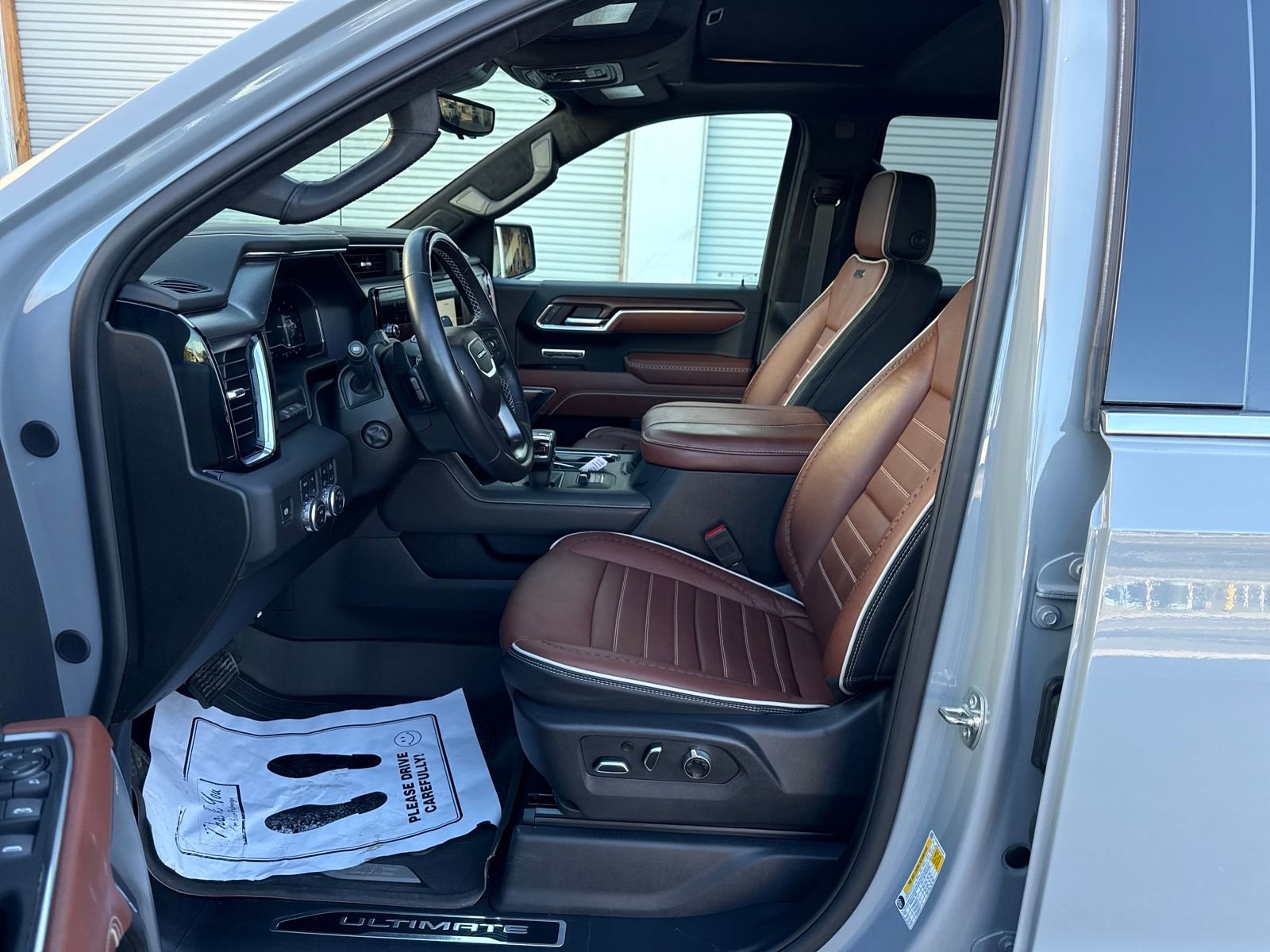 Used 2025 GMC Sierra 1500 Denali Ultimate image 9