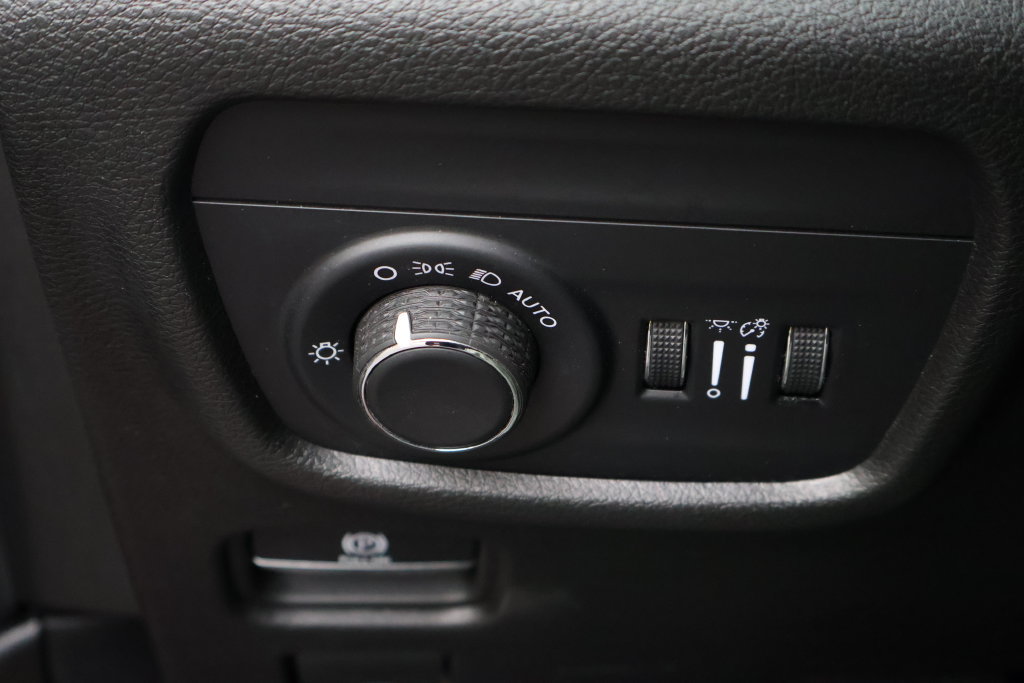Used 2023 Jeep Grand Cherokee L Laredo AWD/4WD image 38