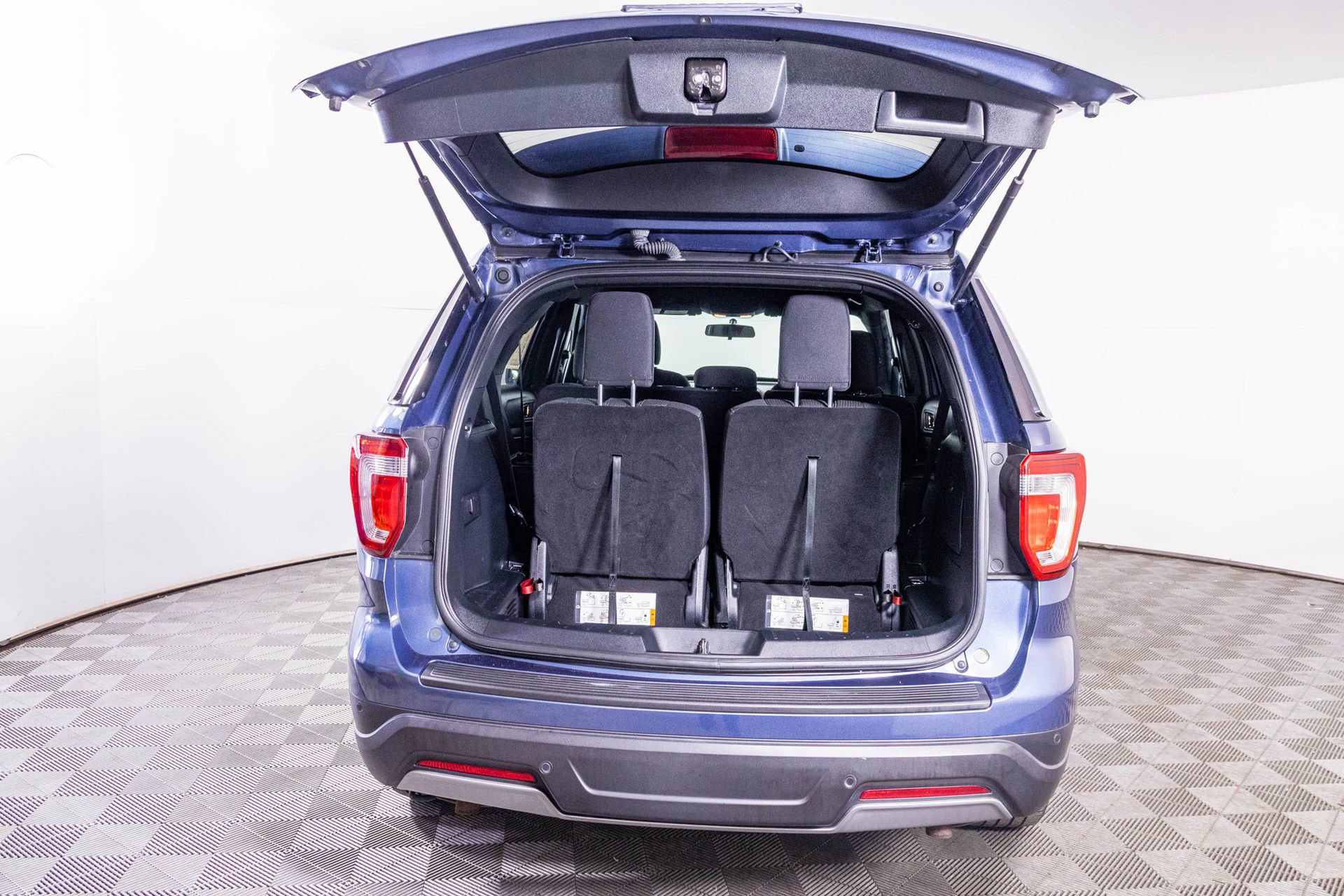 Used 2019 Ford Explorer XLT image 36