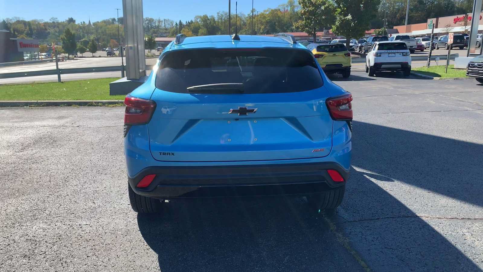 Used 2025 Chevrolet Trax RS w/ Sunroof Package FWD image 7
