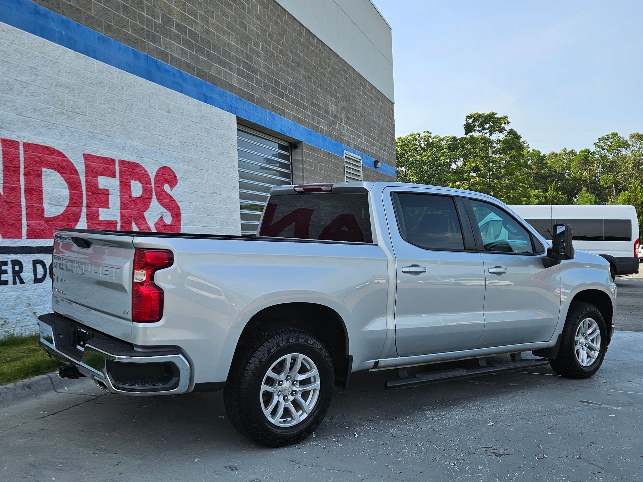 Used 2020 Chevrolet Silverado 1500 LT AWD/4WD image 7