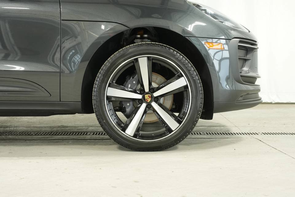 Certified 2026 Porsche Macan AWD/4WD image 42