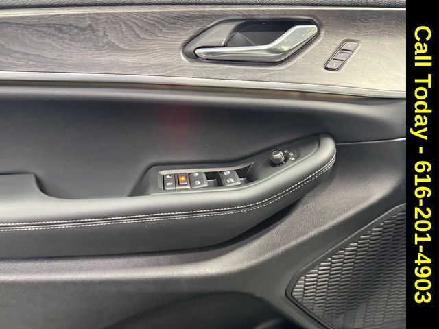 Used 2024 Jeep Grand Cherokee L Limited w/ Black Appearance Package image 25