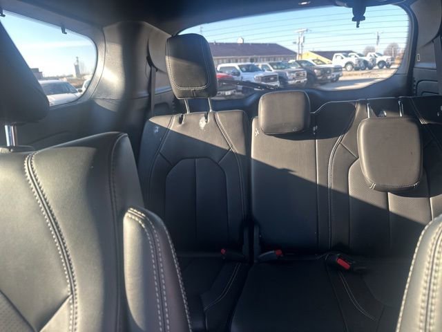 Used 2025 Chrysler Pacifica Select w/ Uconnect Theater Family Group image 33