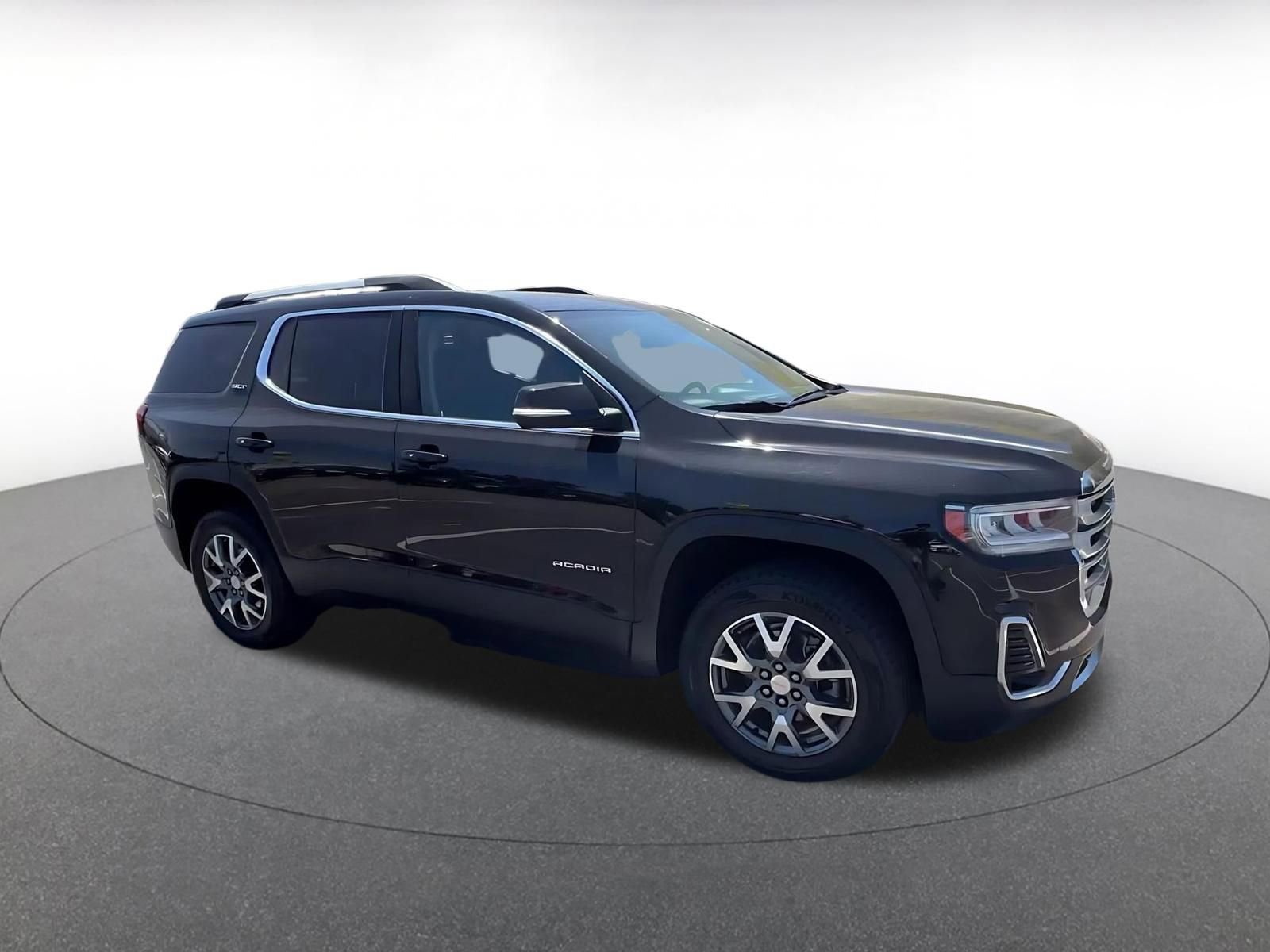 Used 2023 GMC Acadia SLT FWD image 2