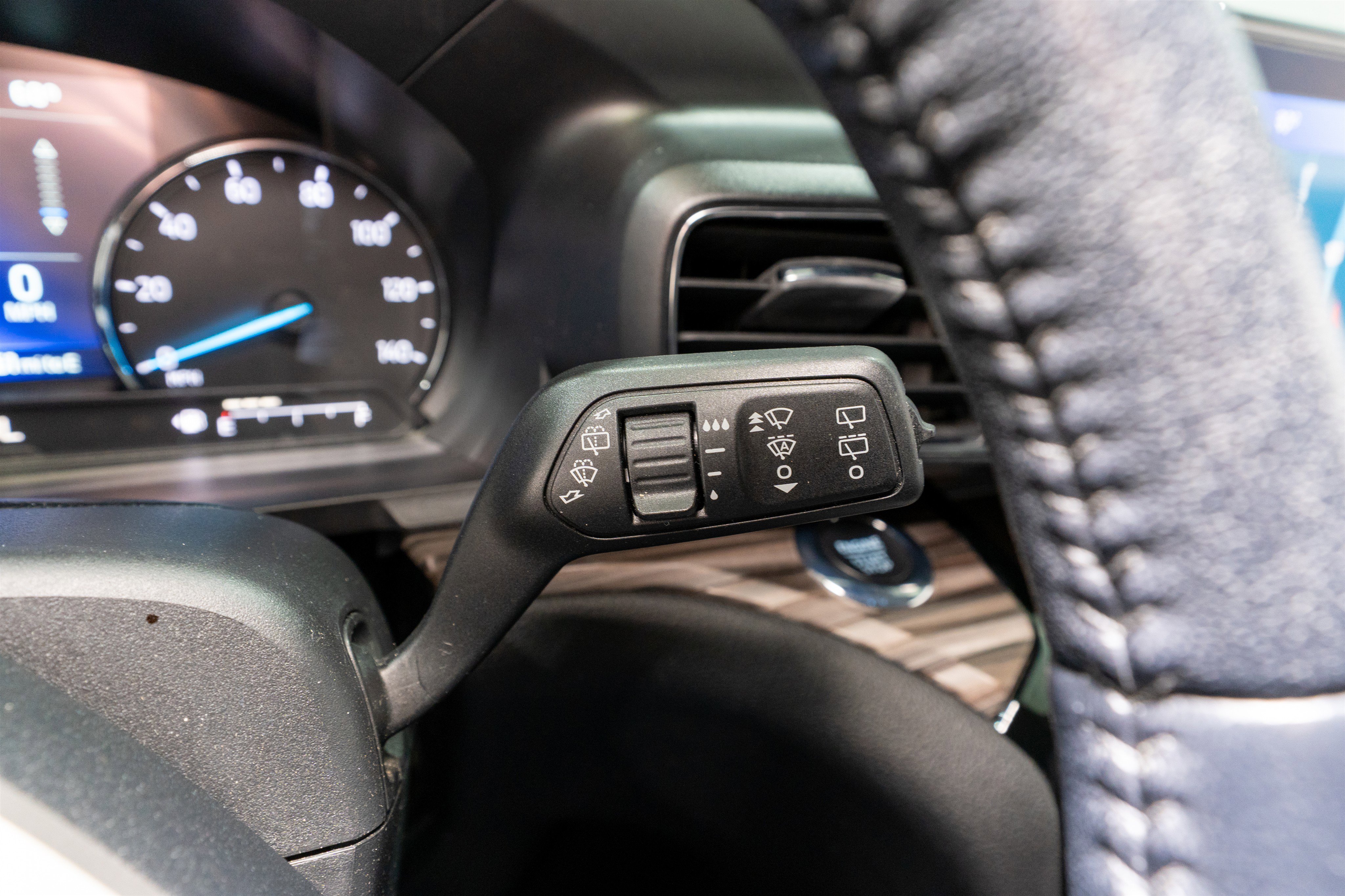 Used 2022 Ford Explorer Limited image 28