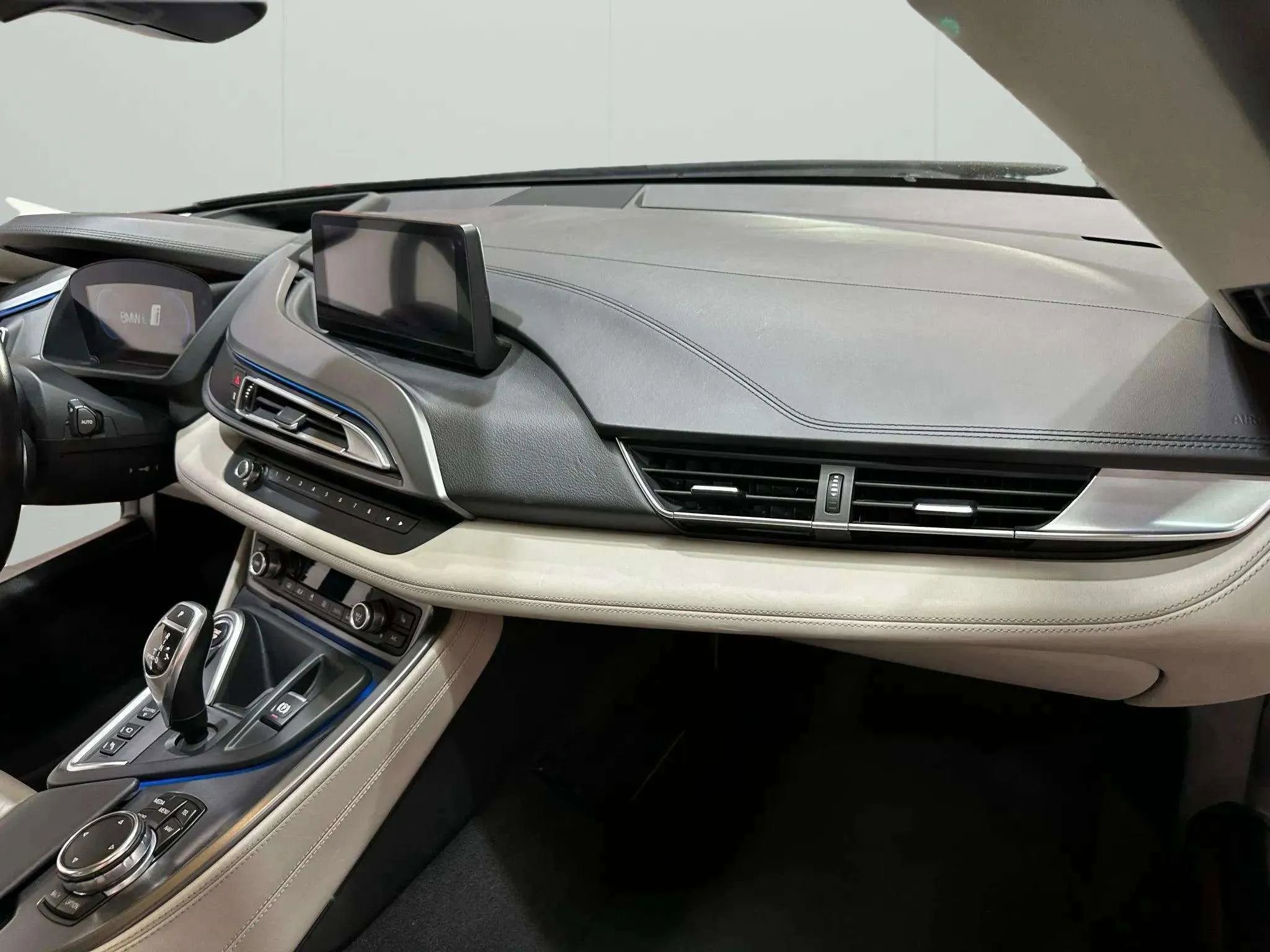 Used 2016 BMW i8 image 36