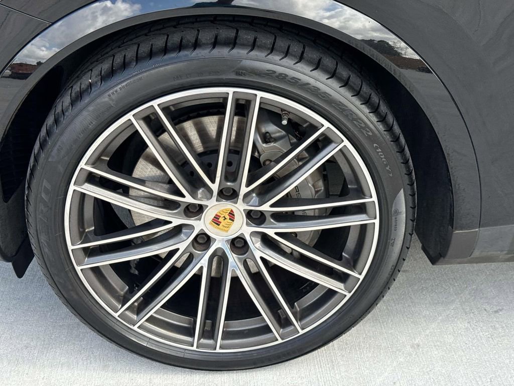 Certified 2023 Porsche Cayenne S Platinum image 8