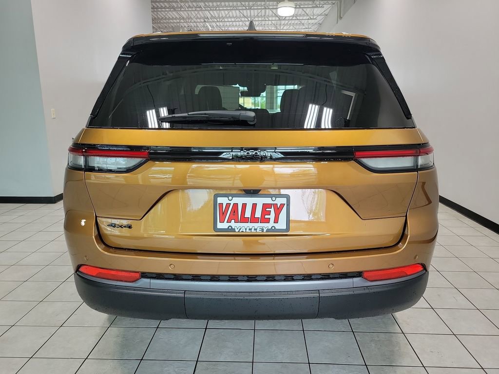 New 2026 Jeep Grand Cherokee Limited w/ Limited Altitude Package AWD/4WD image 5