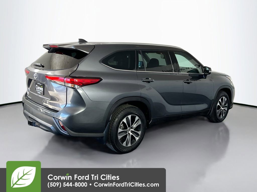 Used 2020 Toyota Highlander XLE AWD/4WD image 16
